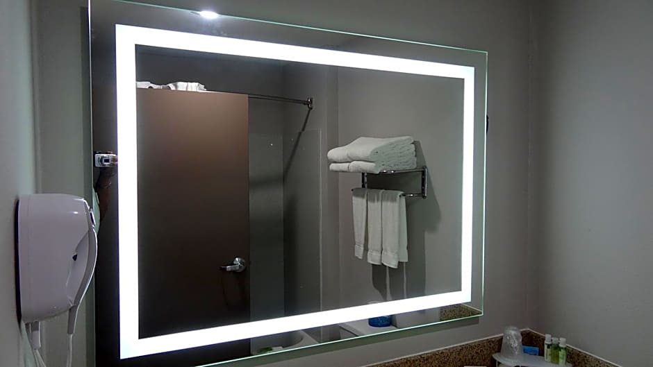 Holiday Inn Express Hotel Kansas City - Bonner Springs By IHG