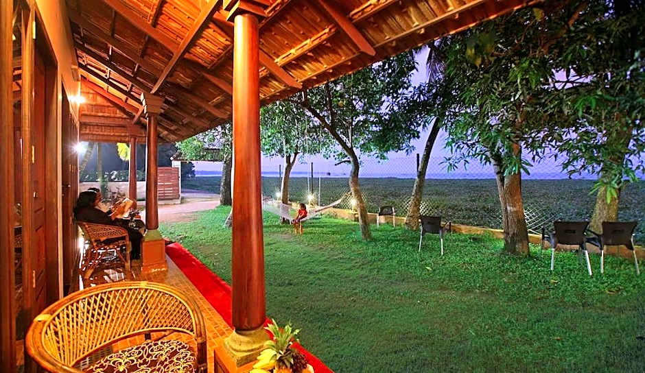 Saro Lake County Hotel