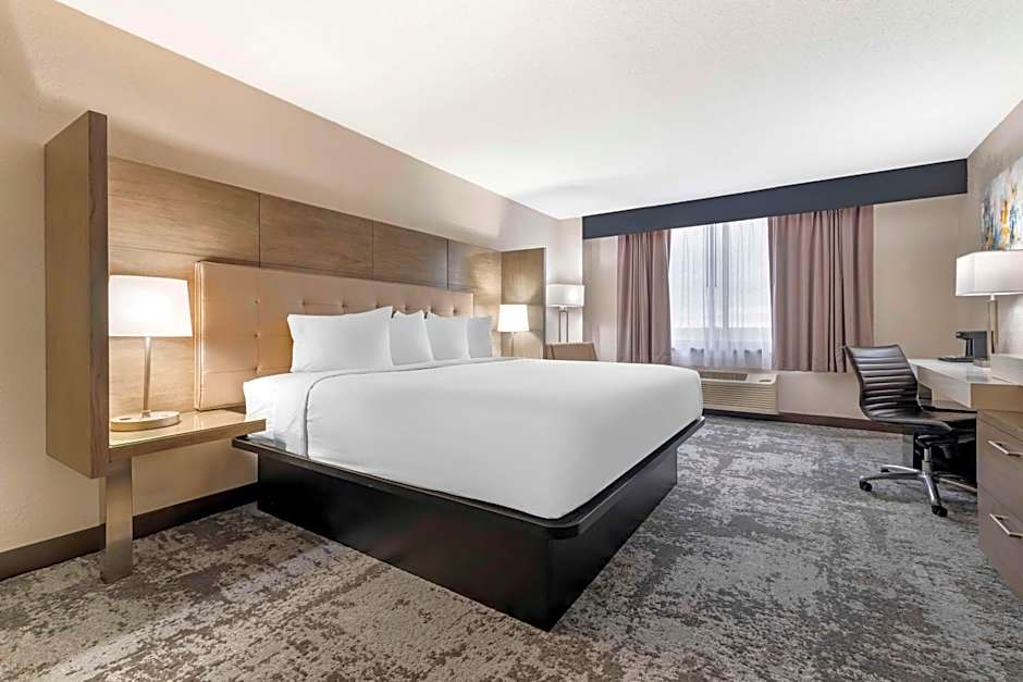 Brooklyn Center Hotel & Conference Center