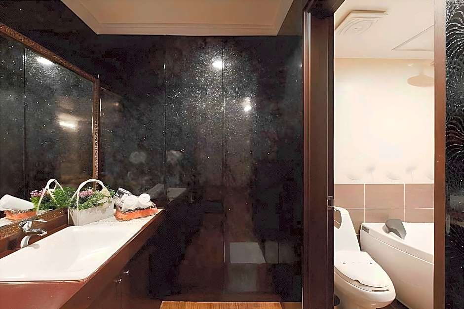 Elin Hotel