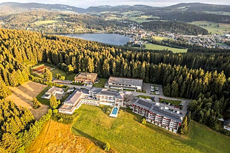 Schwarzwald Wellnesshotel SAIGERHÖH I Spa Golf & Wandern über dem Titisee
