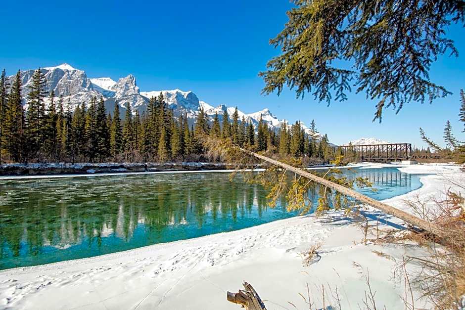 Coast Canmore Hotel & Conference Centre