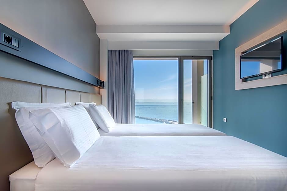 Avra Hotel