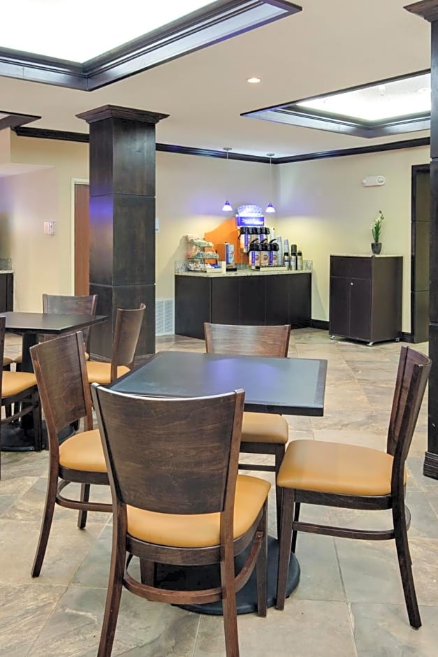 Holiday Inn Express Hotel & Suites Albuquerque Airport