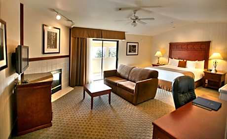 1 King Bed NSMK Executive Room Sofabed Microwave And Fridge Wi-Fi Shower Only Full Breakfast