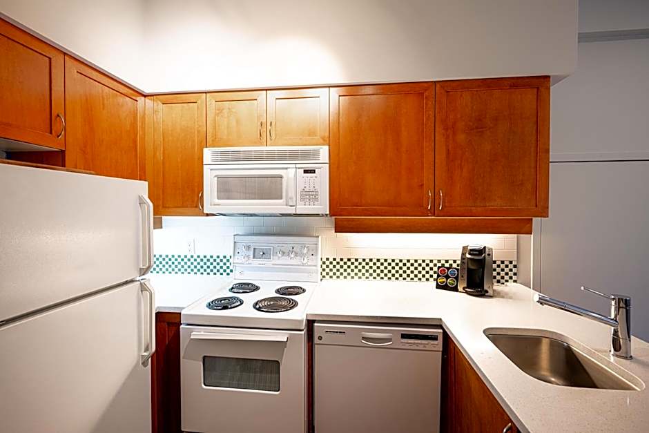 Alpenglow Lodge Snooze Studio with Den by MVA