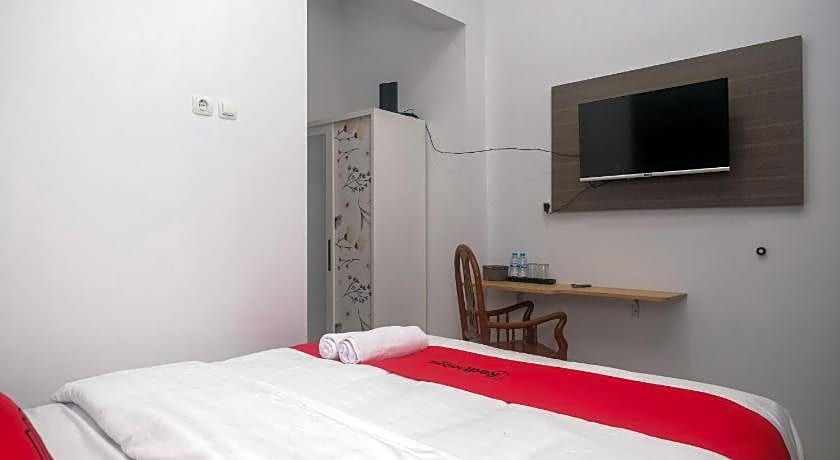 RedDoorz Syariah near UNIMUS Semarang