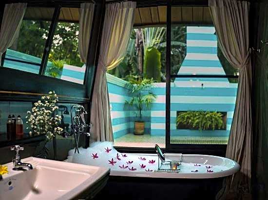 Chandra Residence, luxury, warmth and playfulness!