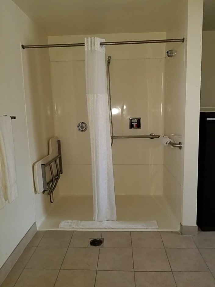 Super 8 by Wyndham Los Angeles-Culver City Area