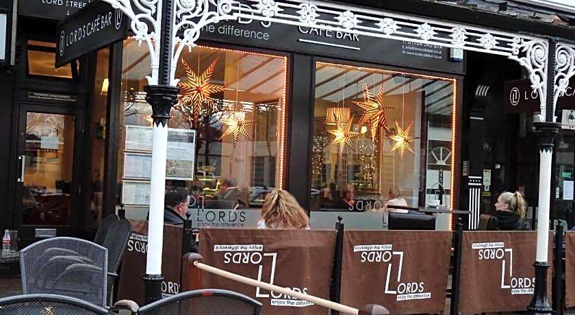 Sinclair's Bar, Lounge & Rooms