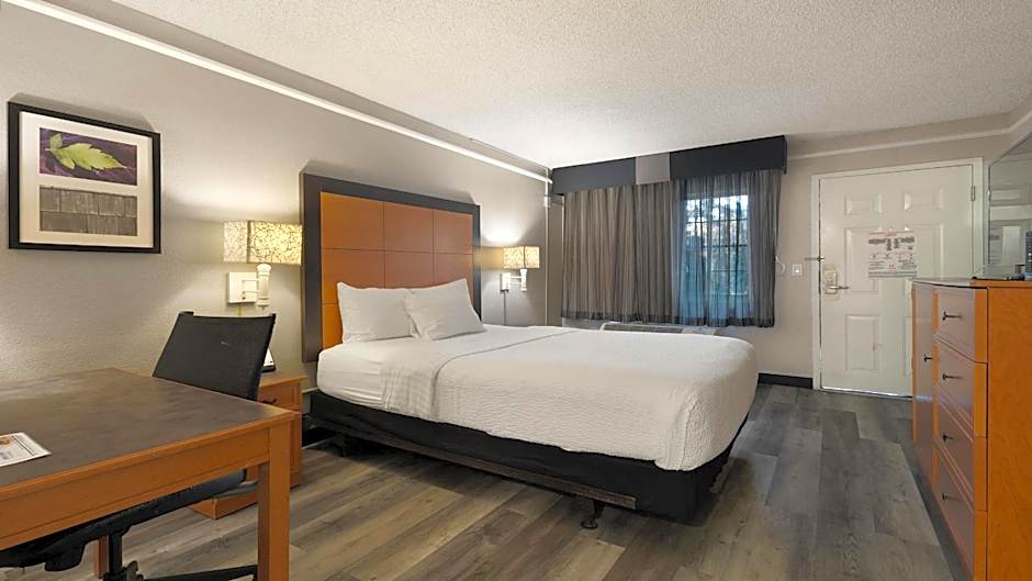 Howard Johnson by Wyndham Sacramento Downtown