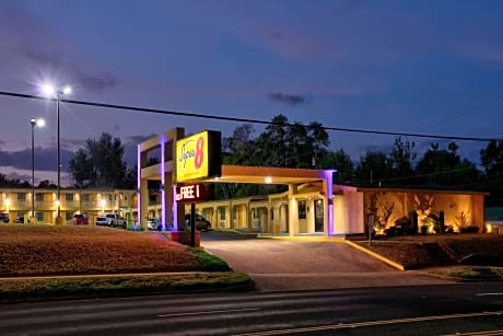 Super 8 by Wyndham Palestine TX
