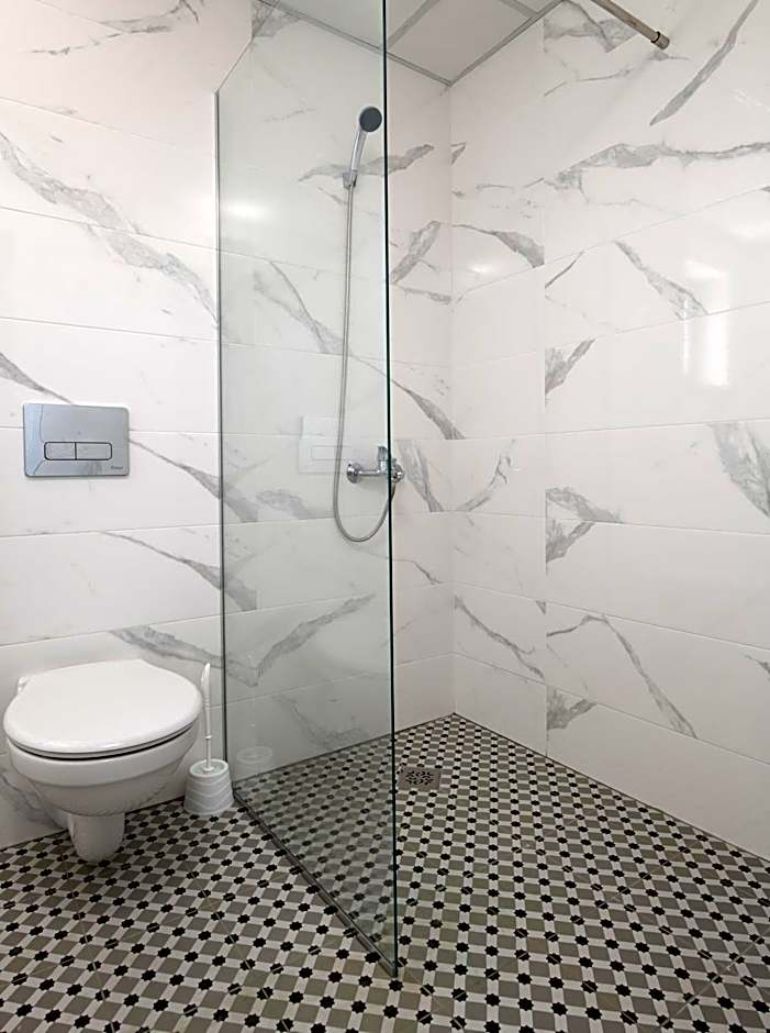 Grand Dodo's Triada Seaview Studios