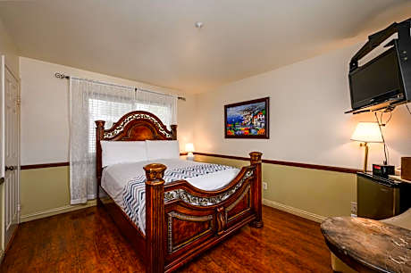 Standard Queen Room