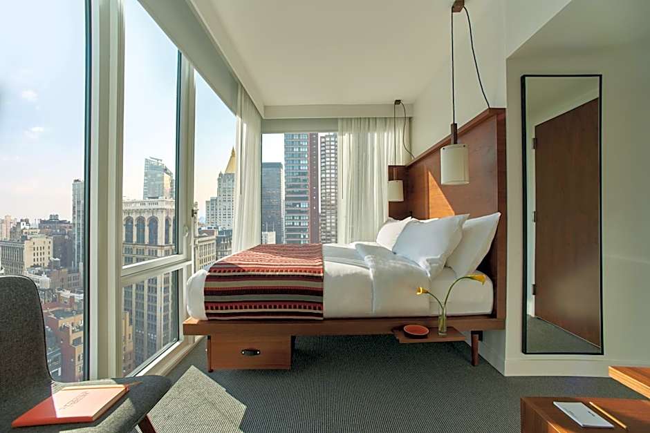 Foto 1 di 10 di 1 King Bed, Sky View