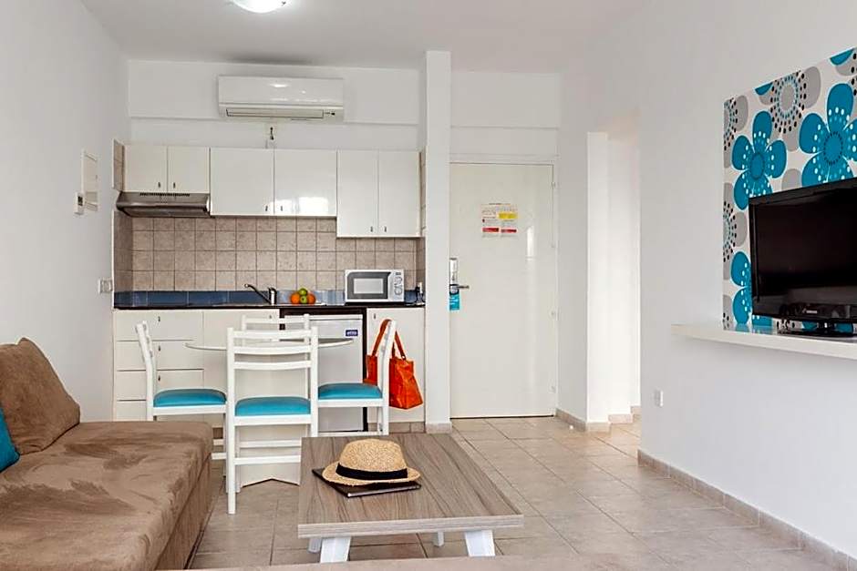 Lantiana Gardens ApartHotel