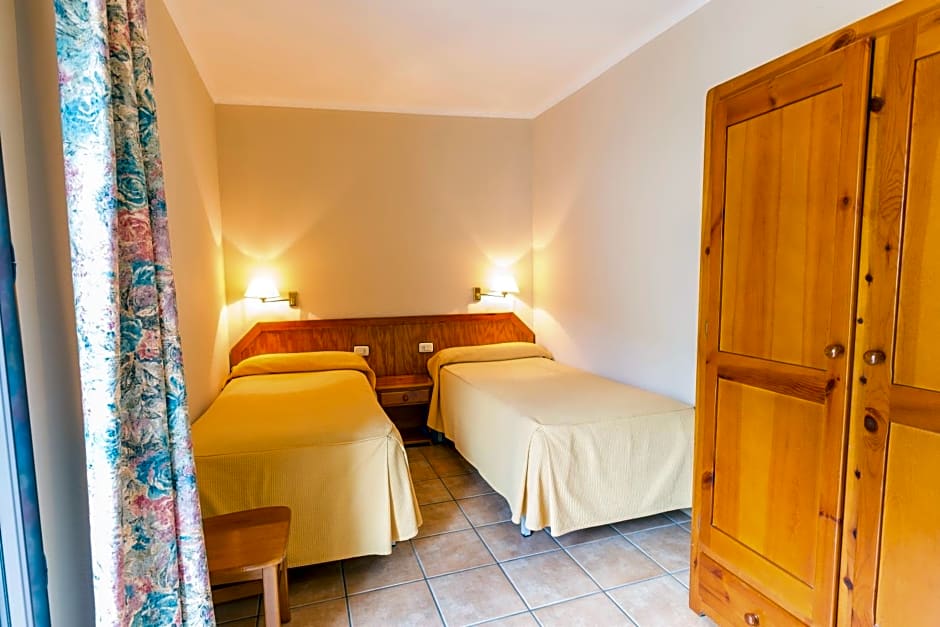 Photo 1 of 4 of Quadruple Room