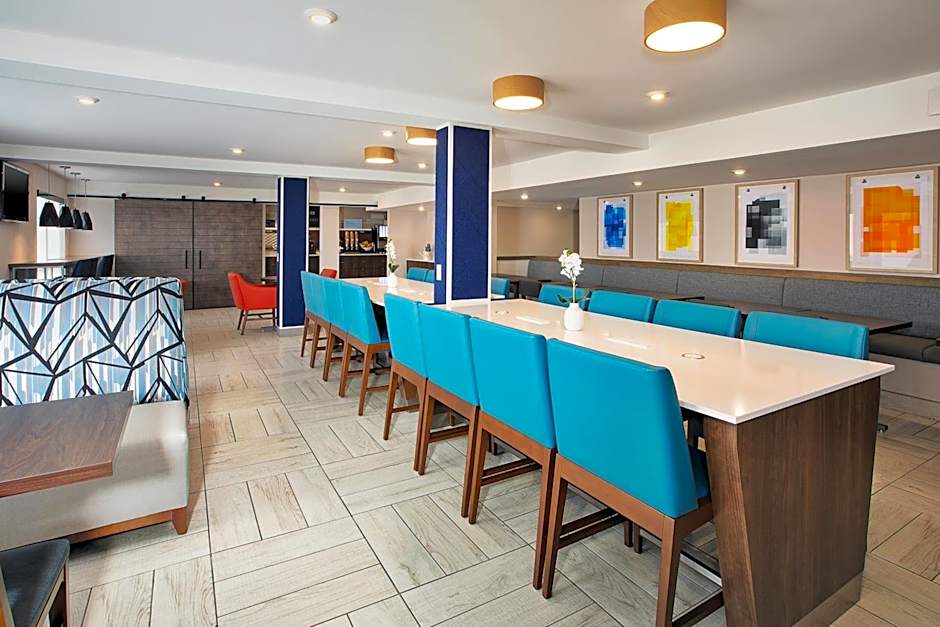 HOLIDAY INN EXPRESS & SUITES FREDERICTON By IHG