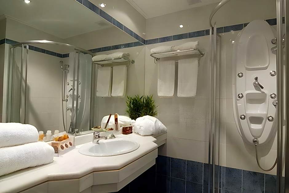 Athens Atrium Hotel & Jacuzzi Suites