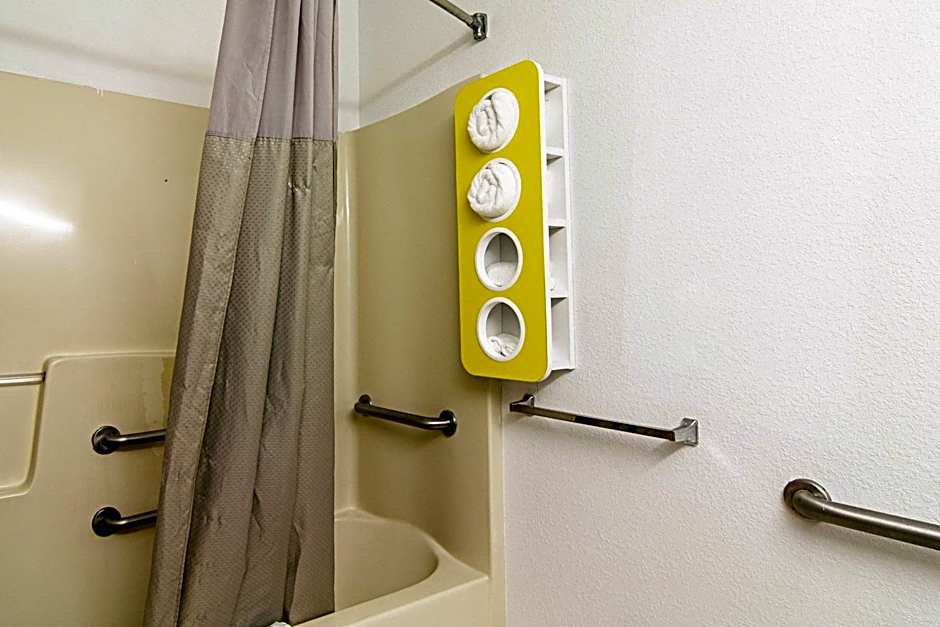 Americas Best Value Inn & Suites Brunswick