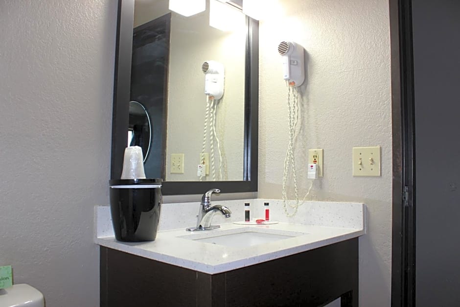 Super 8 by Wyndham Grand Rapids/Wyoming