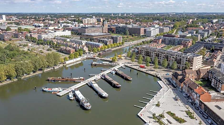 Bateau péniche au coeur de Lille