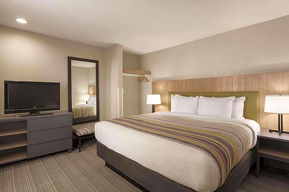 Country Inn & Suites by Radisson, Bakersfield, CA