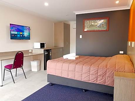 Deluxe Queen Room