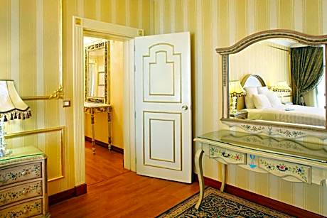 Royal Suite with 2 King bed, Sofa bed