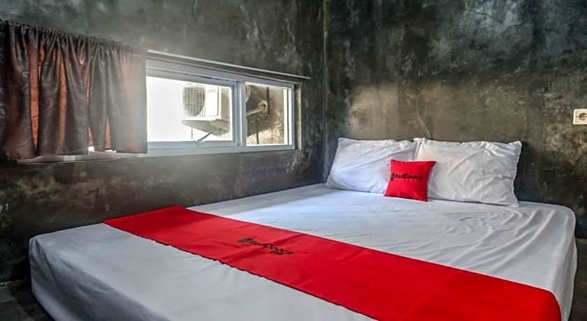 RedDoorz near Jumbo Mall Sragen