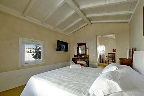Suite with Hot Tub