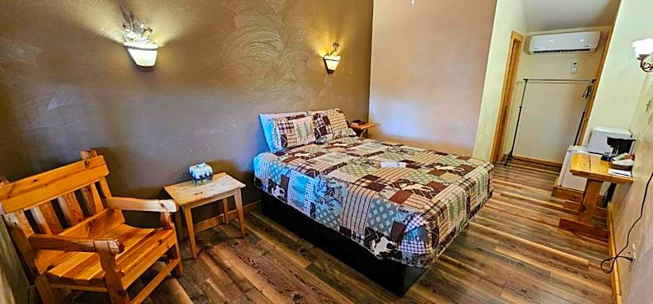 Nine Pines Motel
