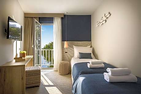 Prestige Family Room with Seaside Balcony