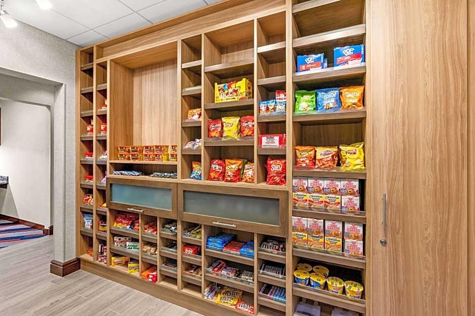 Hampton Inn By Hilton & Suites Fairbanks