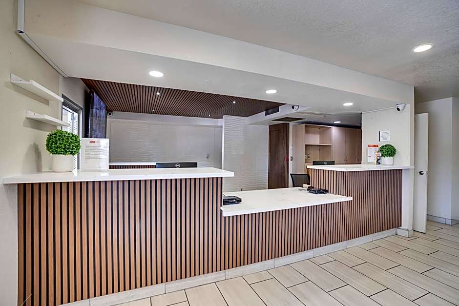 Econo Lodge Stockton near I-5 Fairgrounds