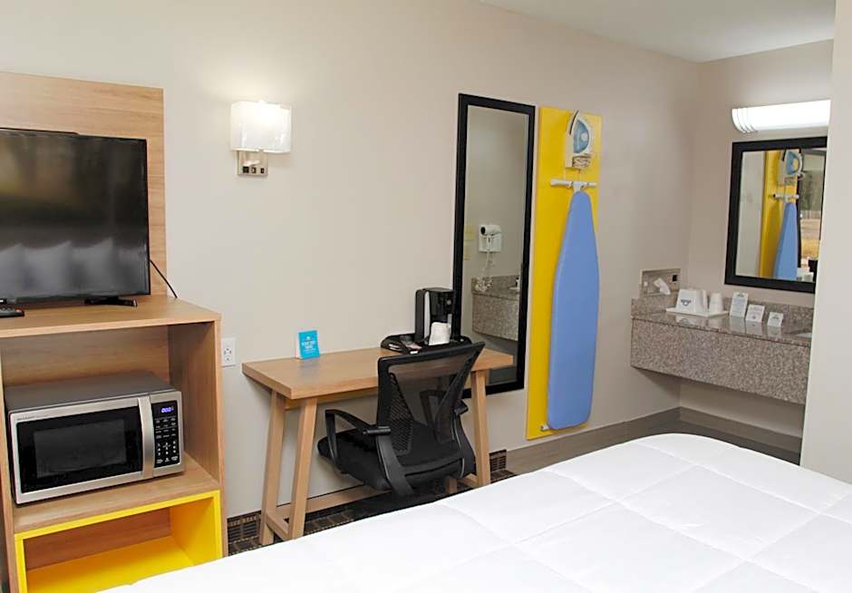 Days Inn by Wyndham Forest