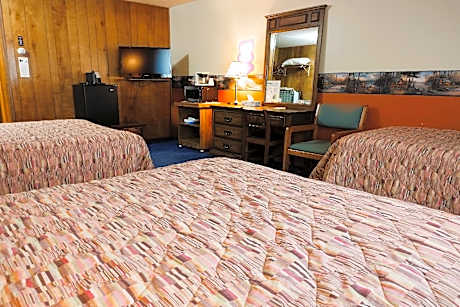 2 Full Beds with 1 Twin Bed