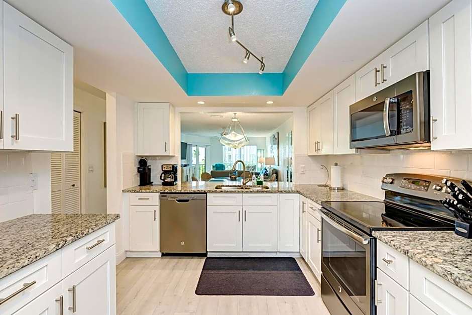 Absolute Anna Maria-Private Beach Access-Heated Pool-Water Views From Every Room