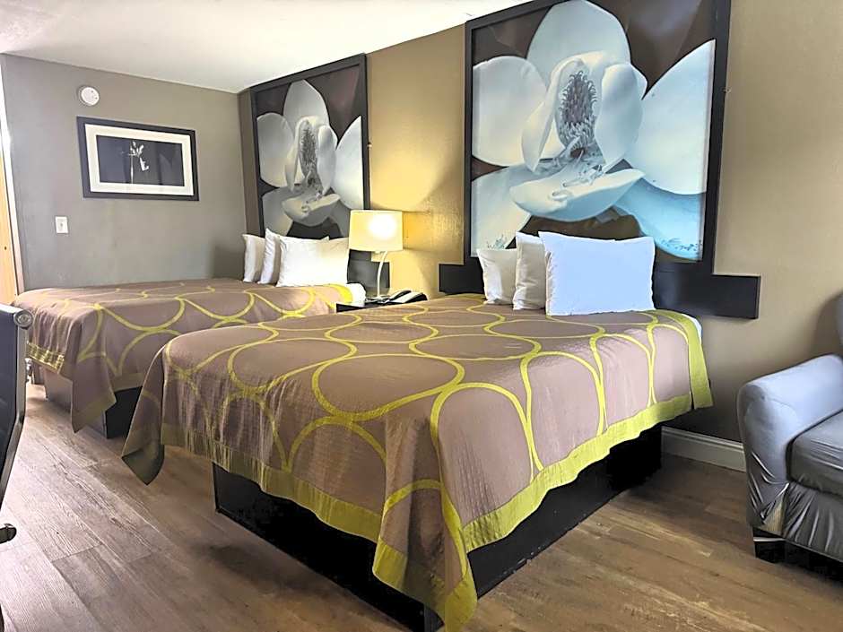 Super 8 by Wyndham Tupelo Airport