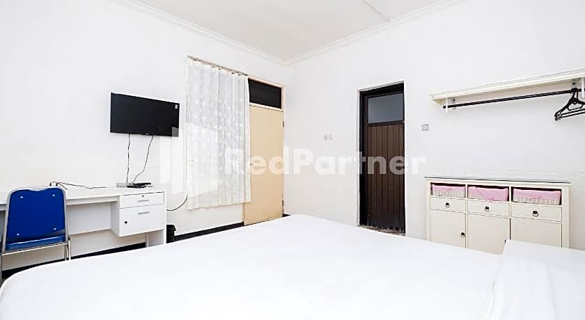 Dukuh Kupang Residence Mitra RedDoorz