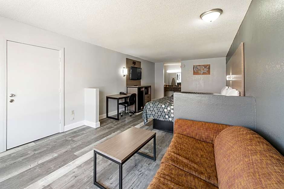 Econo Lodge Inn & Suites Bricktown