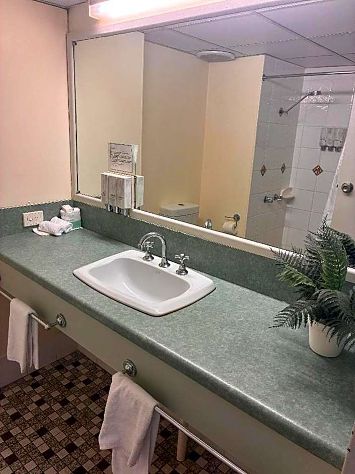 Emerald Central Hotel