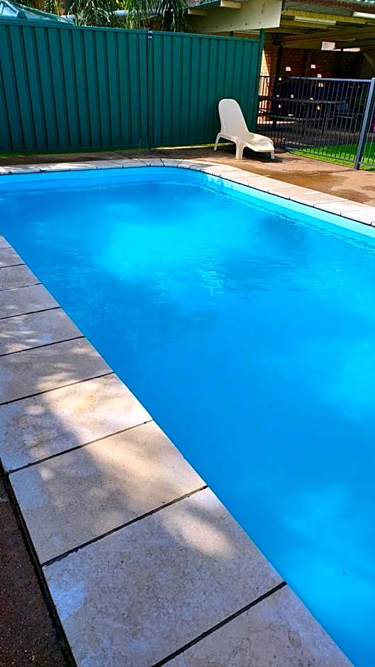 Golden Peak Motel PeakHill