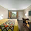 Super 8 by Wyndham Universal City