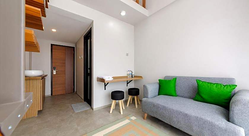 Urbanview Hotel Puri Indah