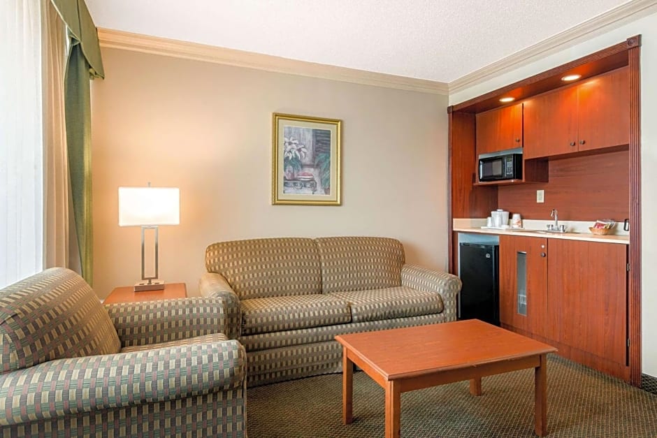 Quality Inn & Suites Tarpon Springs South