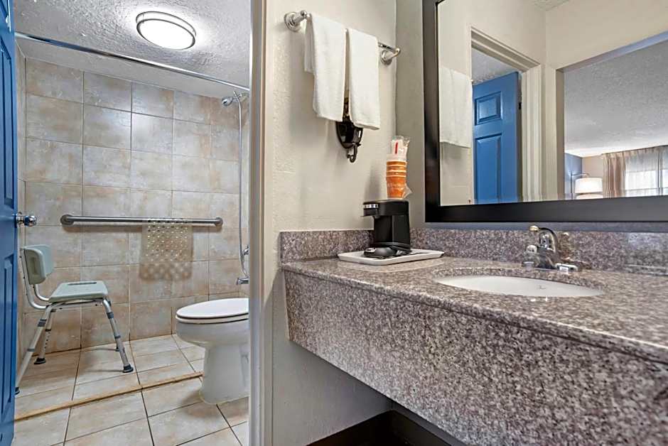 Quality Inn & Suites Near Lake Eufaula