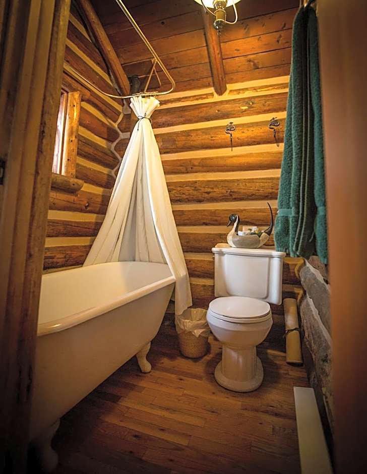 Storm Mountain Lodge & Cabins