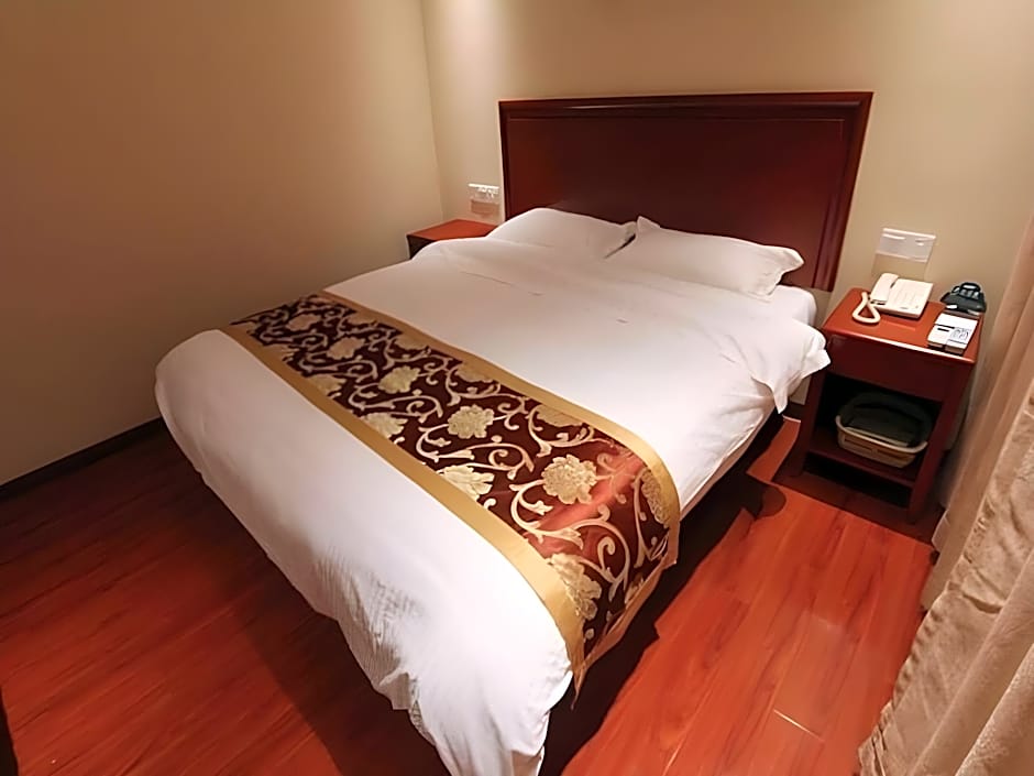 GreenTree Inn Zhenjiang Jurong Yalong Business Hotel