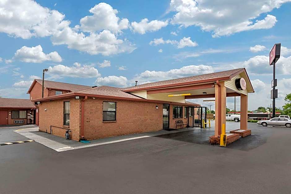 Econo Lodge North